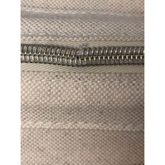 Beis The Weekender in Beige  -Flaw - Picture 3 of 6